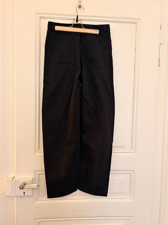 Pantalons: COS Barrel Hose 36 – D'occasion à Basel par yet_7svp 1