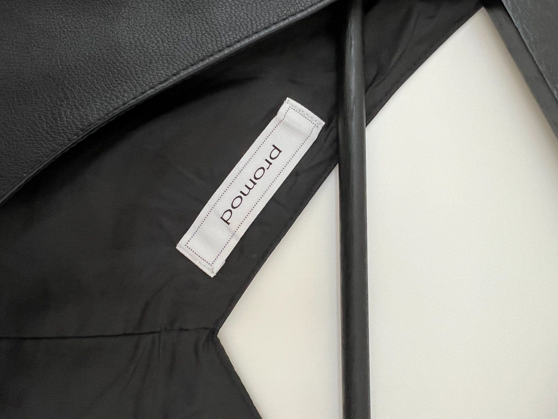Promod Vestiti: Robe noire en similicuir Promod – Usato da Zürich venduto da mps_9cp7 2