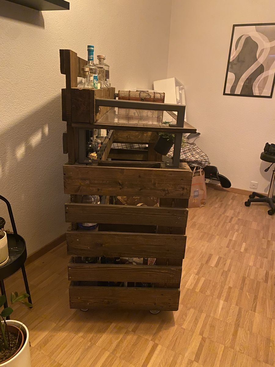 Allestimento di negozi e stand fieristici: Barmöbel aus Holz mit Rollen – Usato da Oberwangen b. Bern venduto da Mel.vk 2