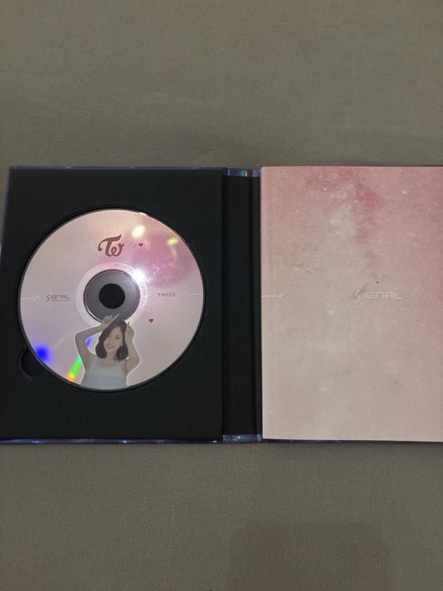 CDs: TWICE Signal Album – Gebraucht aus Brunnen von rah_5c82 2