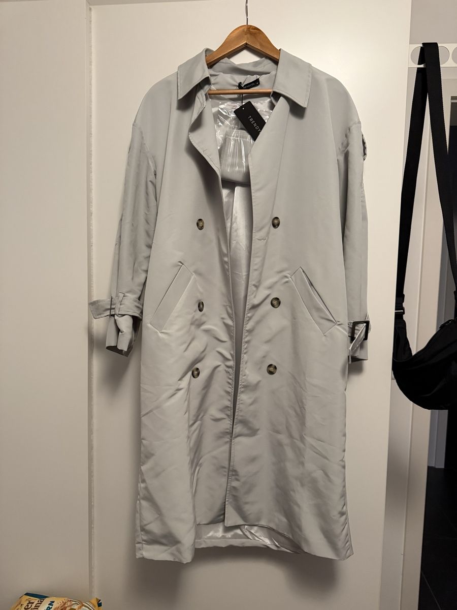 Cappotti: Grauer Trenchcoat – Nuovo (secondo la descrizione) da Gossau SG venduto da laura_dema