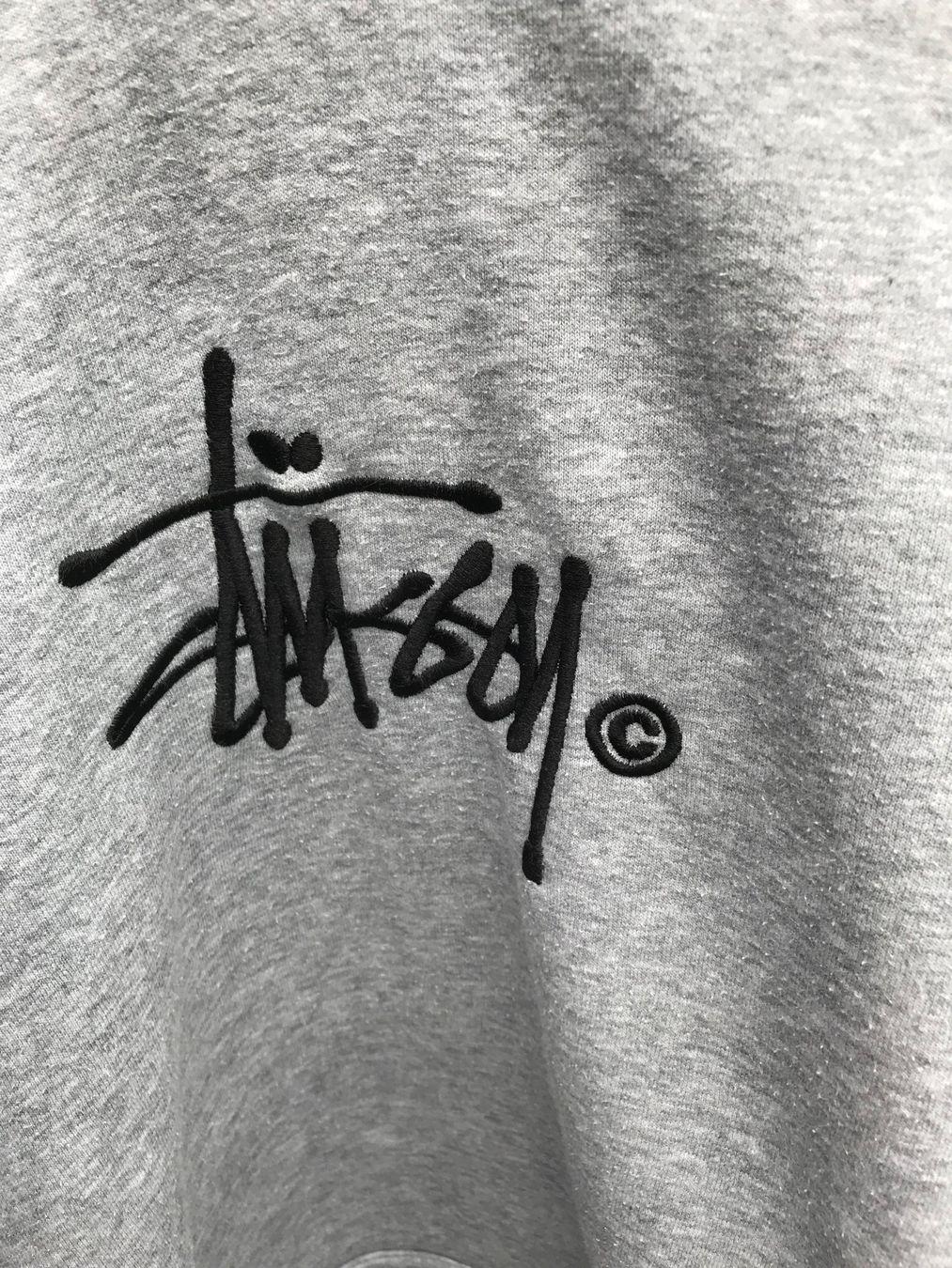 Stüssy Pullover & Sweatshirts: Neuwertiger Stussy Kapuzenpullover L – Gebraucht aus Hünenberg See von Tolini 1