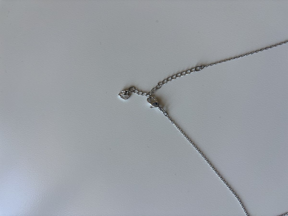 Swarovski Catenine: Collier Swarovski pendentif triangle argenté – Nuovo (secondo la descrizione) da Genève venduto da Estelle_gig 2