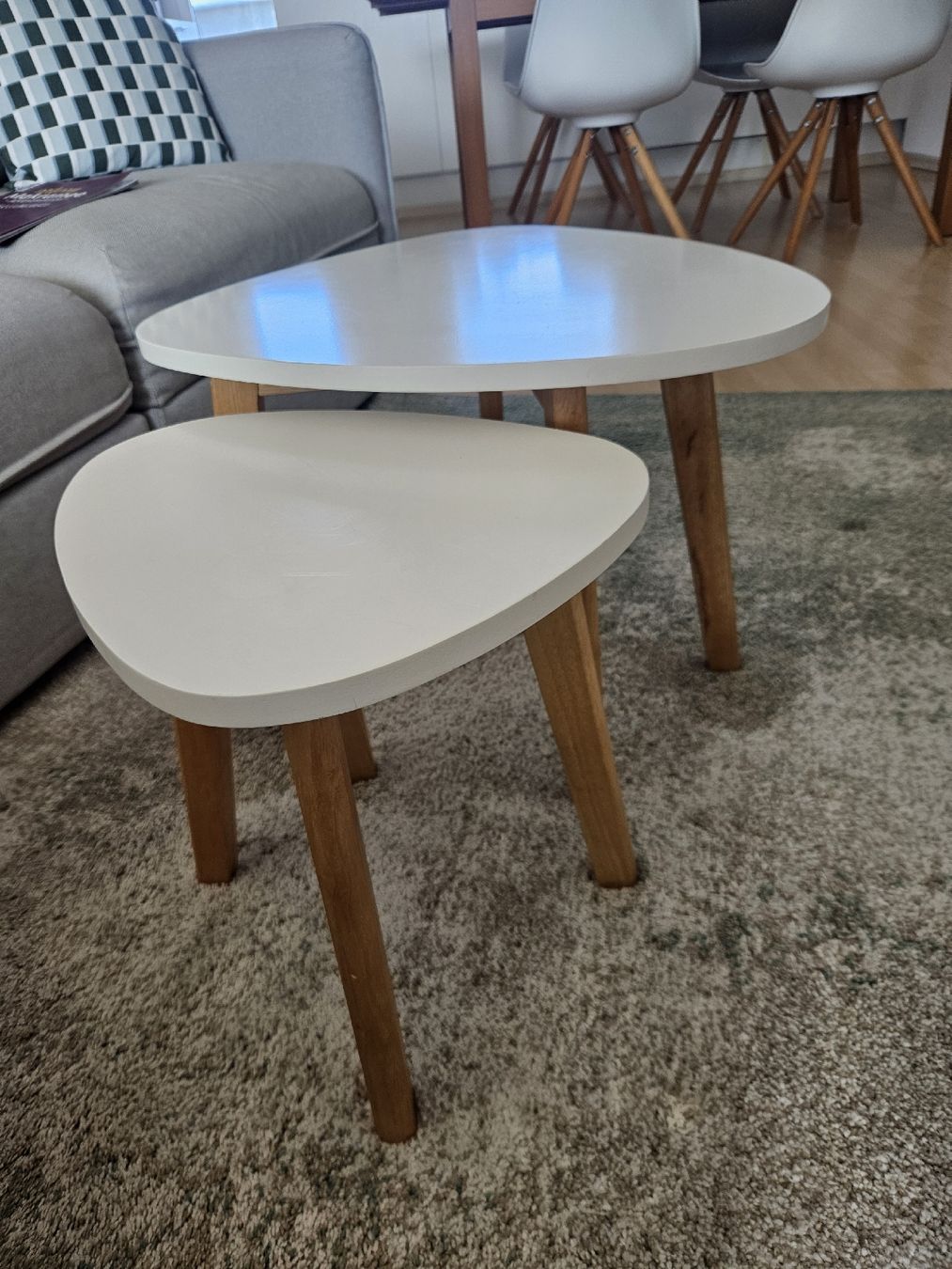 Set di tavolo e panche: Couchtische weiss Holz 2er Set – Usato da Zürich venduto da dom_7d9b