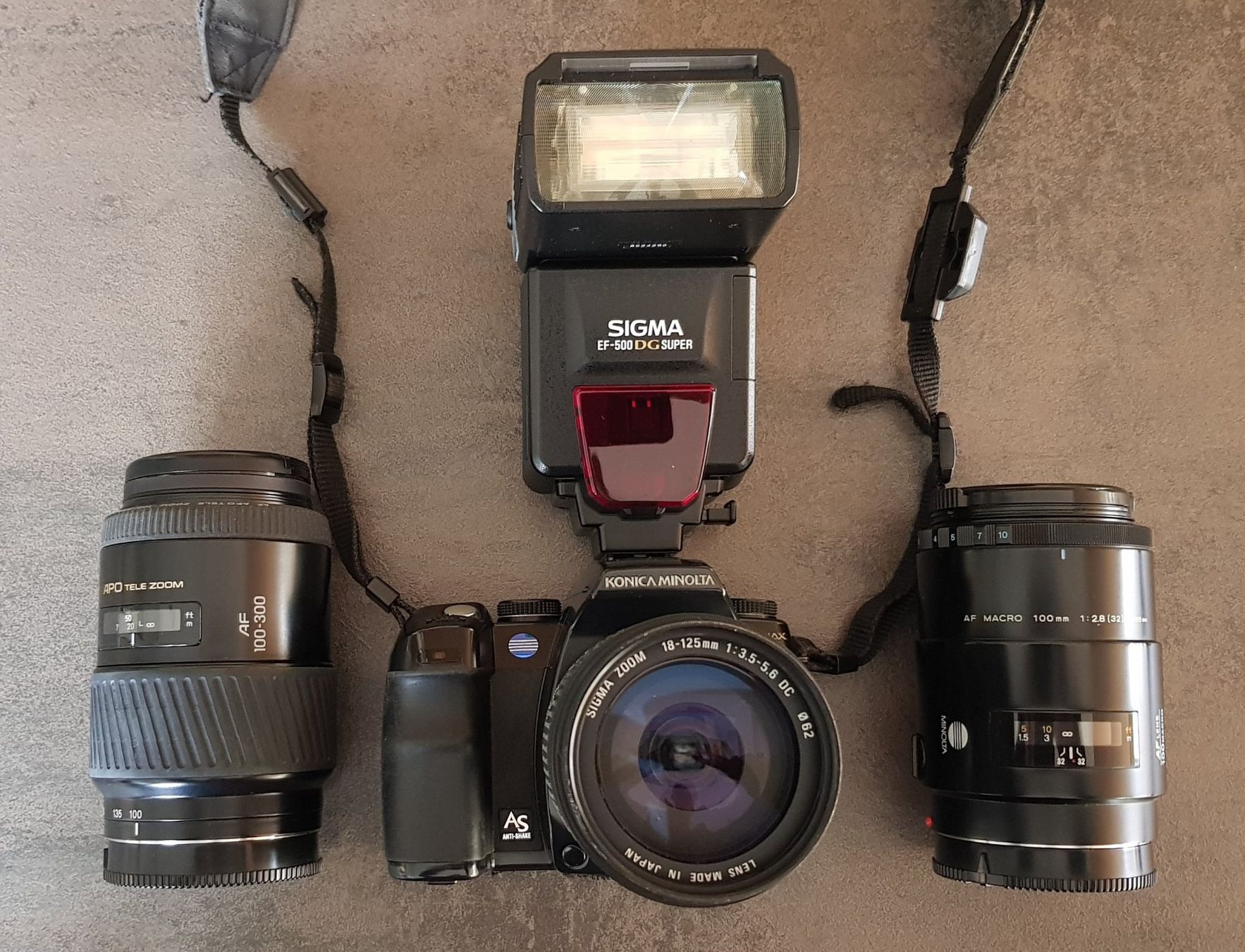 Konica Fotocamera: Spiegelreflex-Kamera Set – Usato da Gwatt (Thun) venduto da grumi