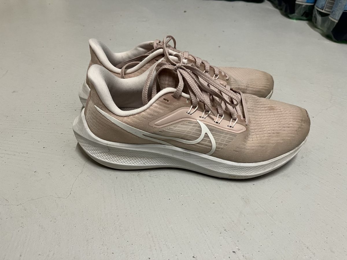 Nike Scarpe da donna: Nike Schuhe - Jogging – Usato da Zürich venduto da JMRebo 1