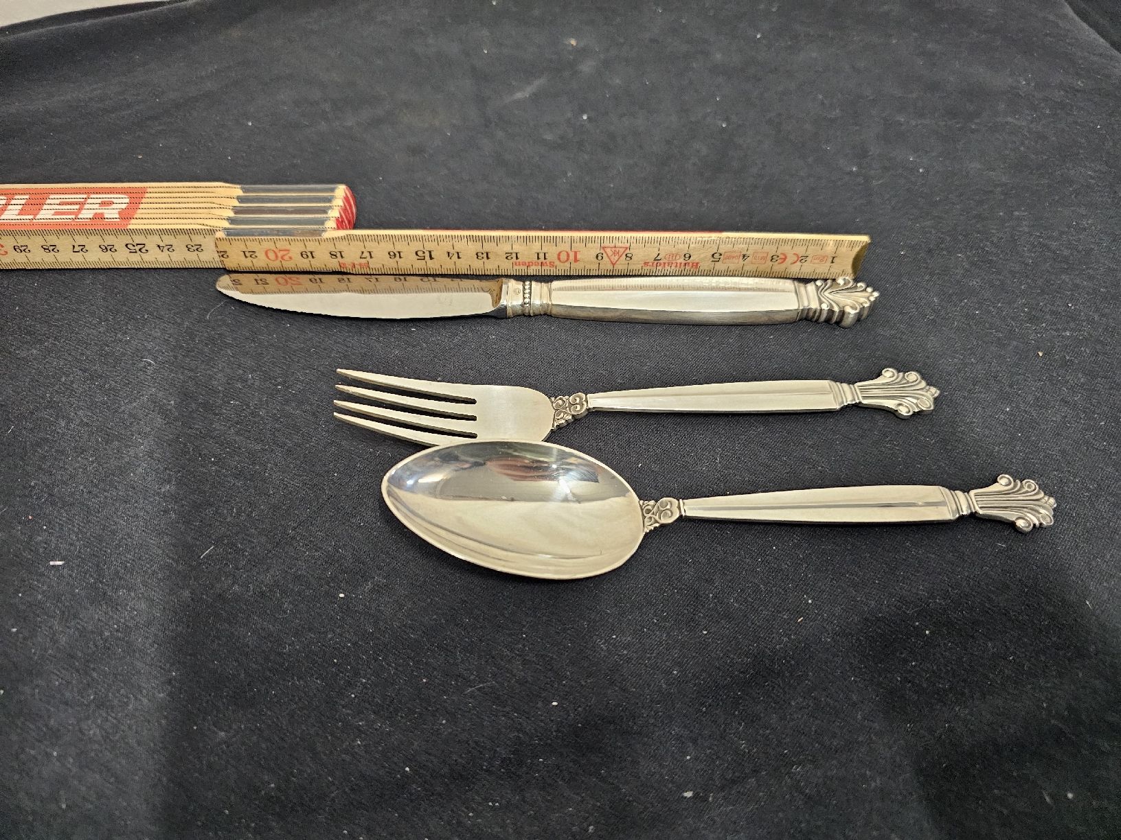 Jensen Bestecksets: Silberbesteck 3-teilig, Messer, Gabel, Löffel Jensen – Gebraucht aus Wolfertswil von Antiko 1