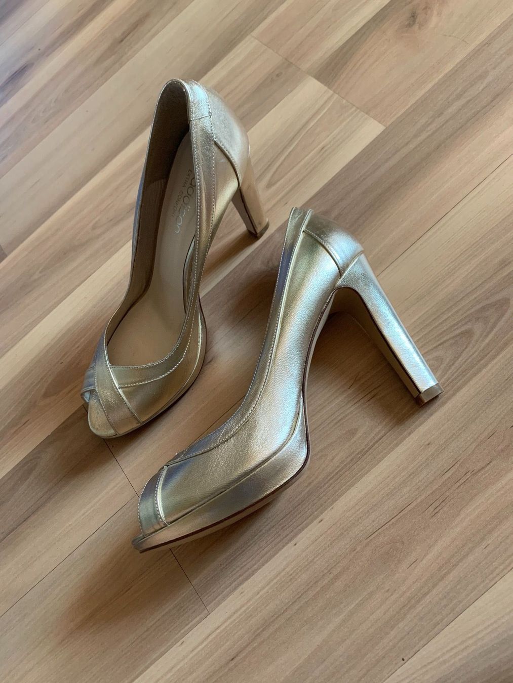Scarpe da donna: Goldene Pumps – Usato da Hochdorf venduto da Forestgreen 1