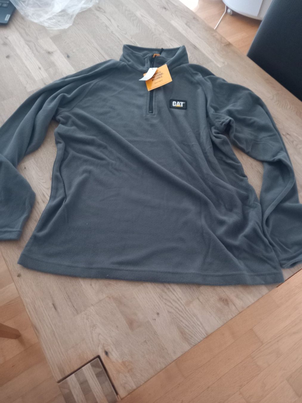 Vestes: Softshellpullover CAT Gr.M – Neuf avec emballage d'origine à Thun par Beas-Allerlei