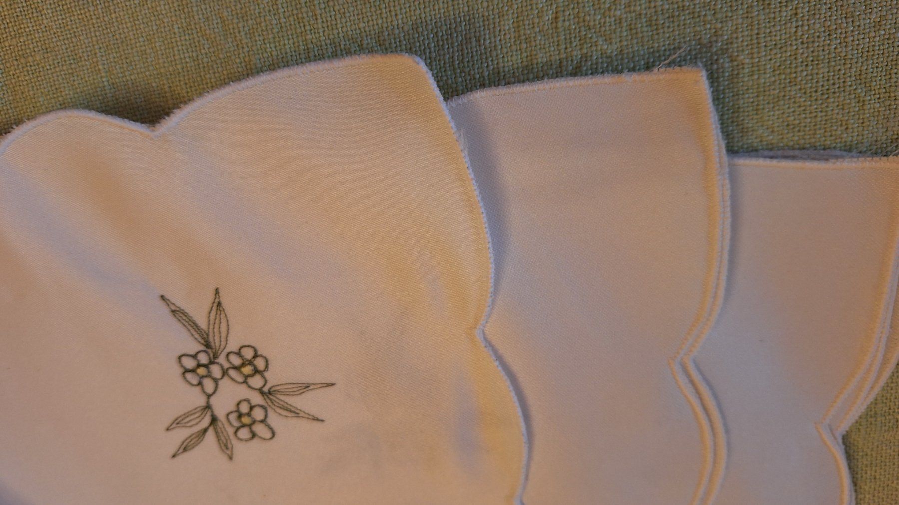 Servietten: 10 Servietten ,creme ,  bestickt ,45cm x 45cm – Gebraucht aus Dornach von majo8689 2