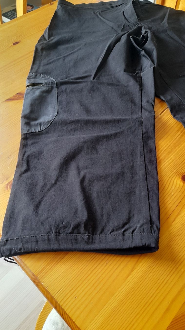 Pantaloni: Sommerhosen 3/4 Lang. Gr. 54/ Size 7 – Usato da Nesslau venduto da Churfirsten08 1