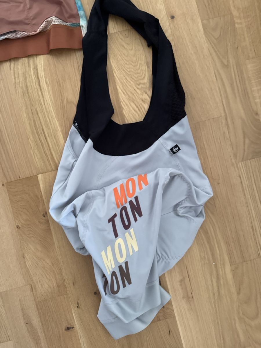 Maillots de corps & Pantalons: Monton Cycling Kit – D'occasion à Hunzenschwil par mila012 2