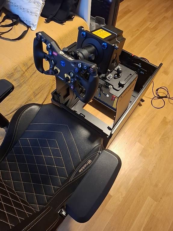 PC: Simucube 2 Sport | VRS Pedale | Cube Controls | CoffeeRacer – Usato da Dübendorf venduto da Kozmo822 4