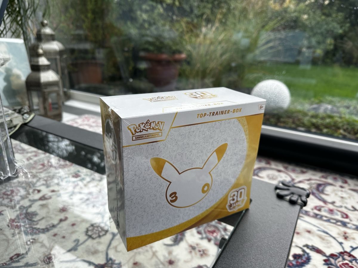 Pokémon Carte collezionabili: Pokémon 30th anniversary Top Trainer Box – Nuovo e nell'imballaggio originale da Rüschlikon venduto da kia_2cm2 5