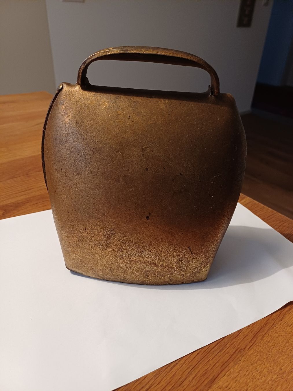 Glocken & Treicheln: Wunderschöne Glocke, Treichle, mit schönem klang..... – Gebraucht aus Zuckenriet von Res.