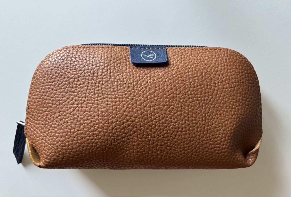 Trousses de maquillage: Lufthansa Business Class Amenity Kit – D'occasion à Köniz par DrTii