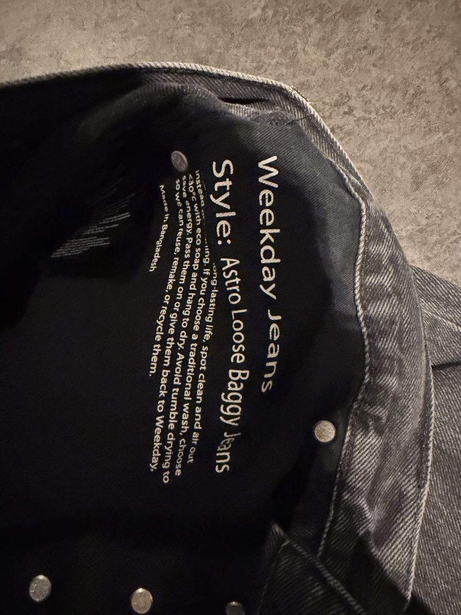 Jeans: black weekday astro jeans – Gebraucht aus Hünenberg See von broglisvintage 1