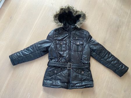 Neuwertige schwarze Jacke Grösse 36