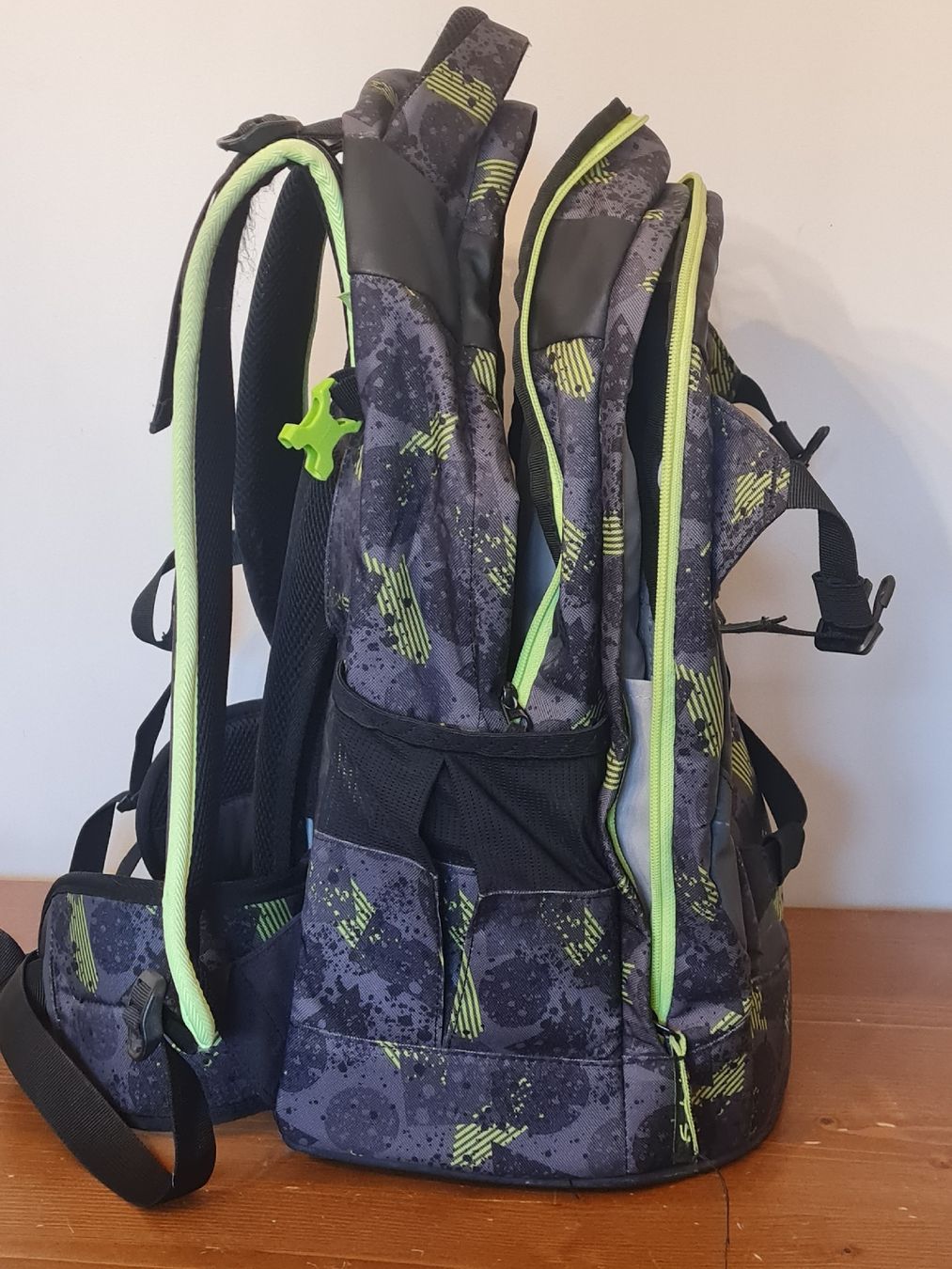Satch Borse & Zaini: Satch Schulrucksack Grau / Grüngelb (gebraucht) – Usato da Uetendorf venduto da ueefred 2