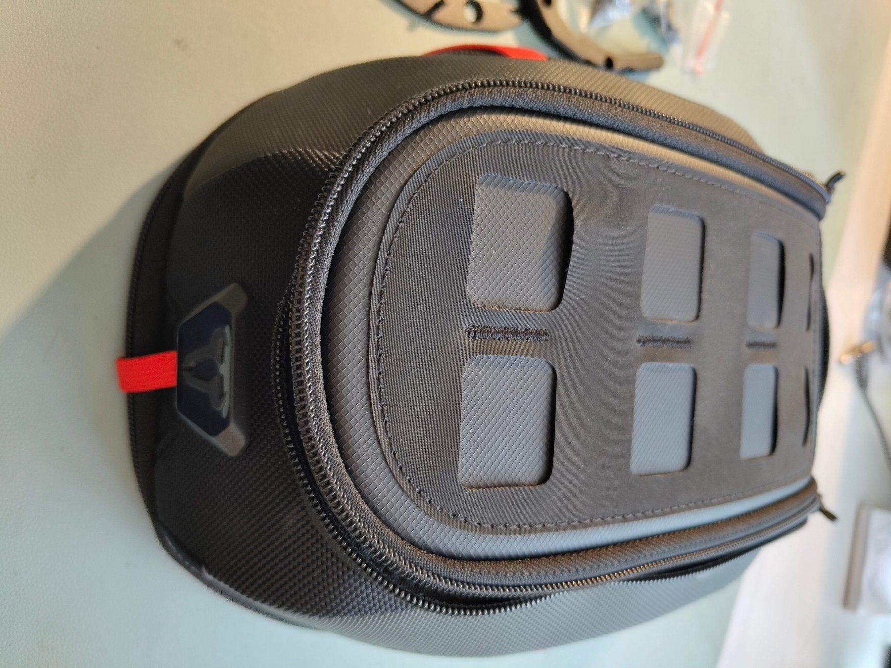 SW-Motech Topcase: SW-Motech kleine Top Case – Nuovo (secondo la descrizione) da Niederbipp venduto da nmvg 3