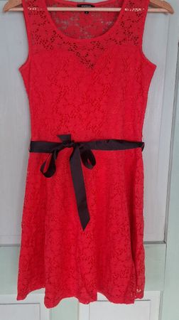 Rotes Sommerkleid mit Spitze und Schleife, Grösse S