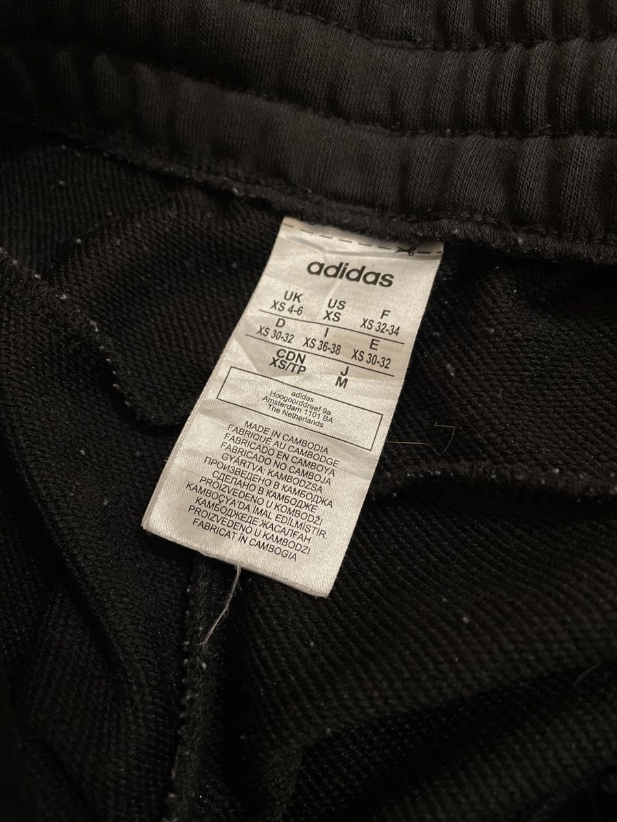 Adidas Pantaloni: Schwarze Adidas Trainerhose, Grösse XS – Nuovo (secondo la descrizione) da Gümligen venduto da ani_c7v6 3