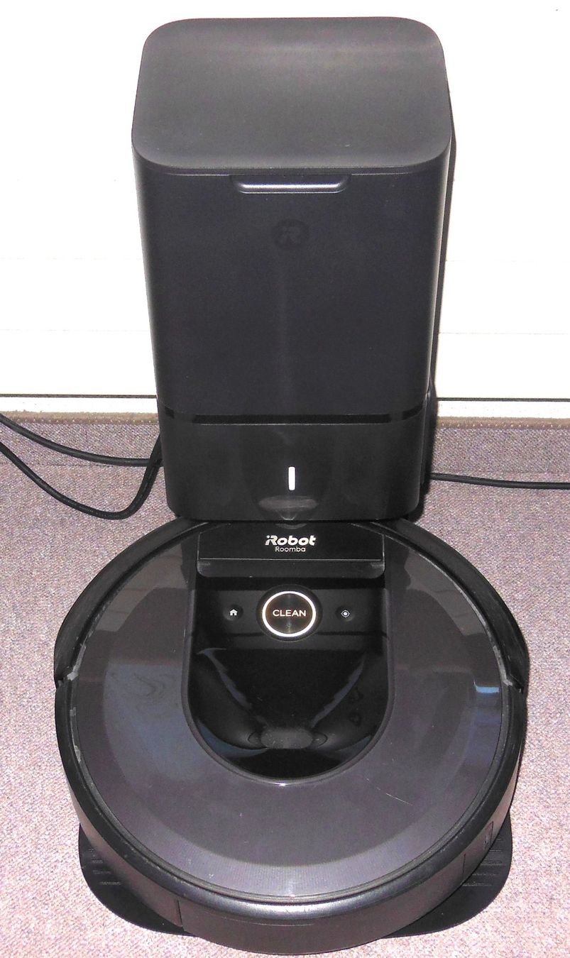 Irobot Aspirapolveri & Accessori: iRobot Roomba Roboter Staubsauger Modell i7 mit cleanBase – Usato da Münchwilen TG venduto da ecudos10
