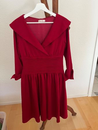 Stilvolles, rotes Vintage-Kleid