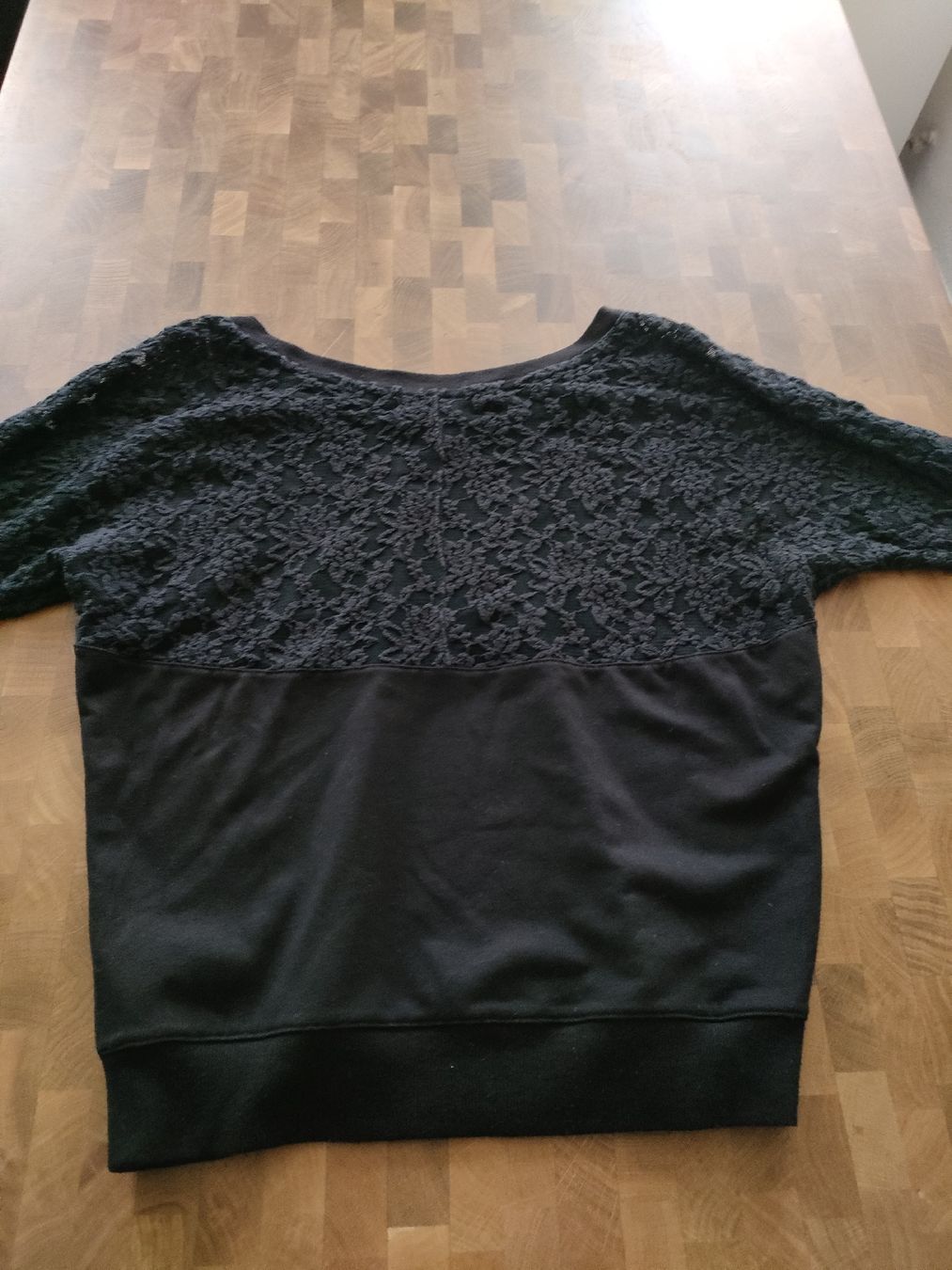 Guess Pullover & Sweatshirts: Pullover – Gebraucht aus Oberengstringen von ina_5xrj 4