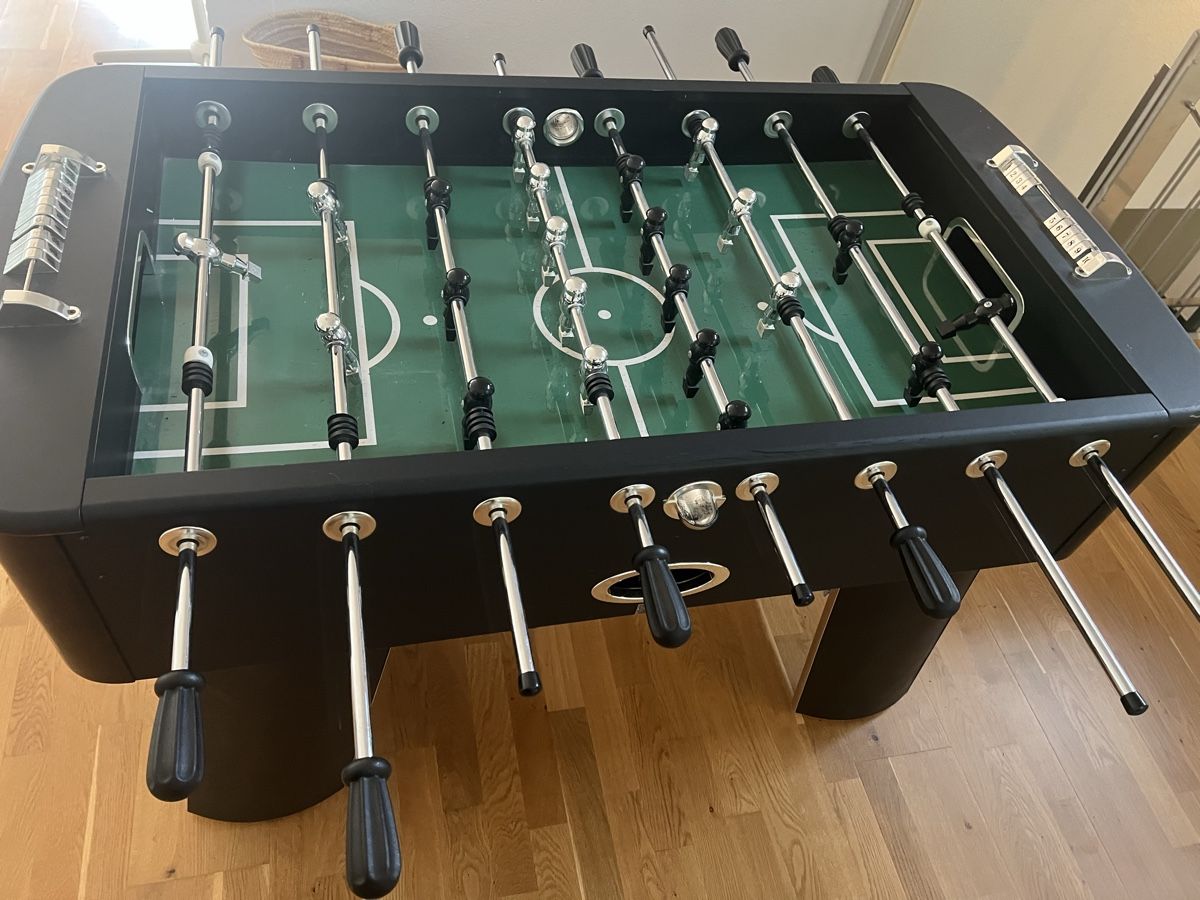 Jouets: Töggelikasten/ Tischfussball – D'occasion à Wolfenschiessen par Kanu19