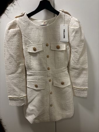 Robe blanc crème de la marque Vellare
