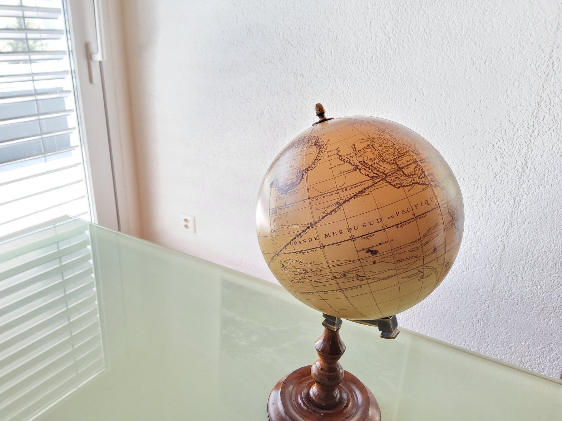 Sonstige Dekorationen & Accessoires: Petit globe terrestre décoratif ancien  – Gebraucht aus Malleray von Broc-Mo 8