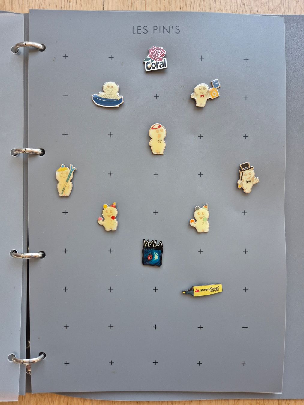 Placchette & Badge: PIN Sammlung 29 Stück inkl. Album – Usato da Baar venduto da tess01 1