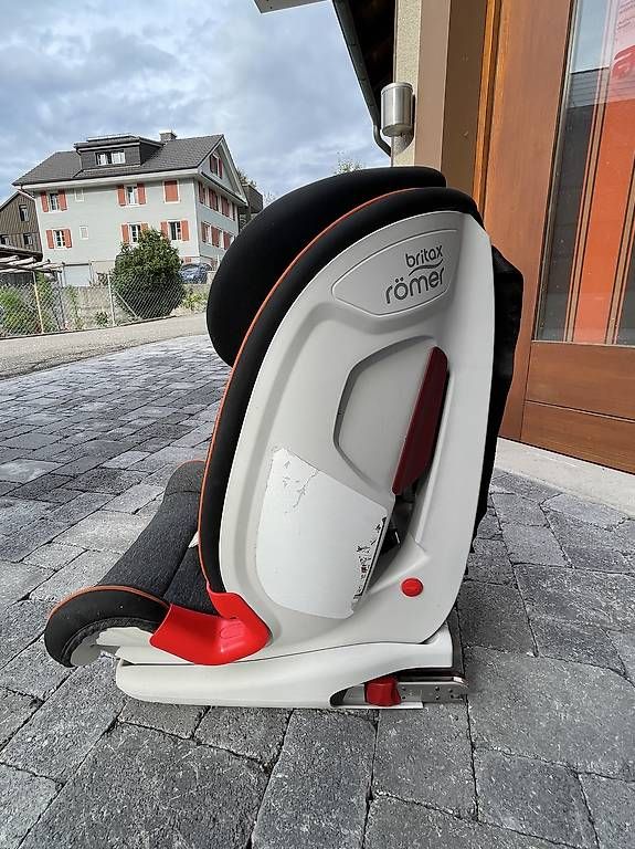 Seggiolini per auto: Römer Britax Kindersitz 9-36Kg – Usato da Hitzkirch venduto da Peperoni690 1