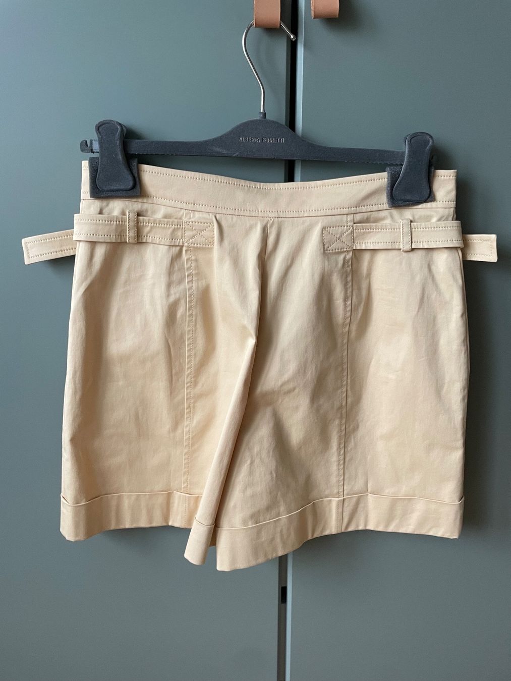 Pantaloni: Alberta Ferretti shorts IT44 EU40 – Nuovo e nell'imballaggio originale da zürich venduto da Ildiavolovesteprada 2