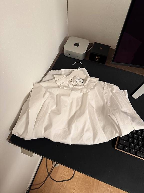 Sandro Camicette: Sandro Luxury White Shirt - Size 3 (M) – Usato da Schübelbach venduto da Rahnmont 4