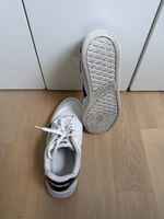 Reebock Turnschuh weiss mit scharzen akzenten