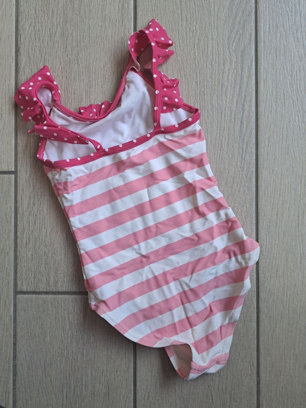 Migros Badekleider & Bikinis: Badeanzug Gr. 98 mit Tukan-Applikation – Gebraucht aus Bergdietikon von Staphylococcus 1