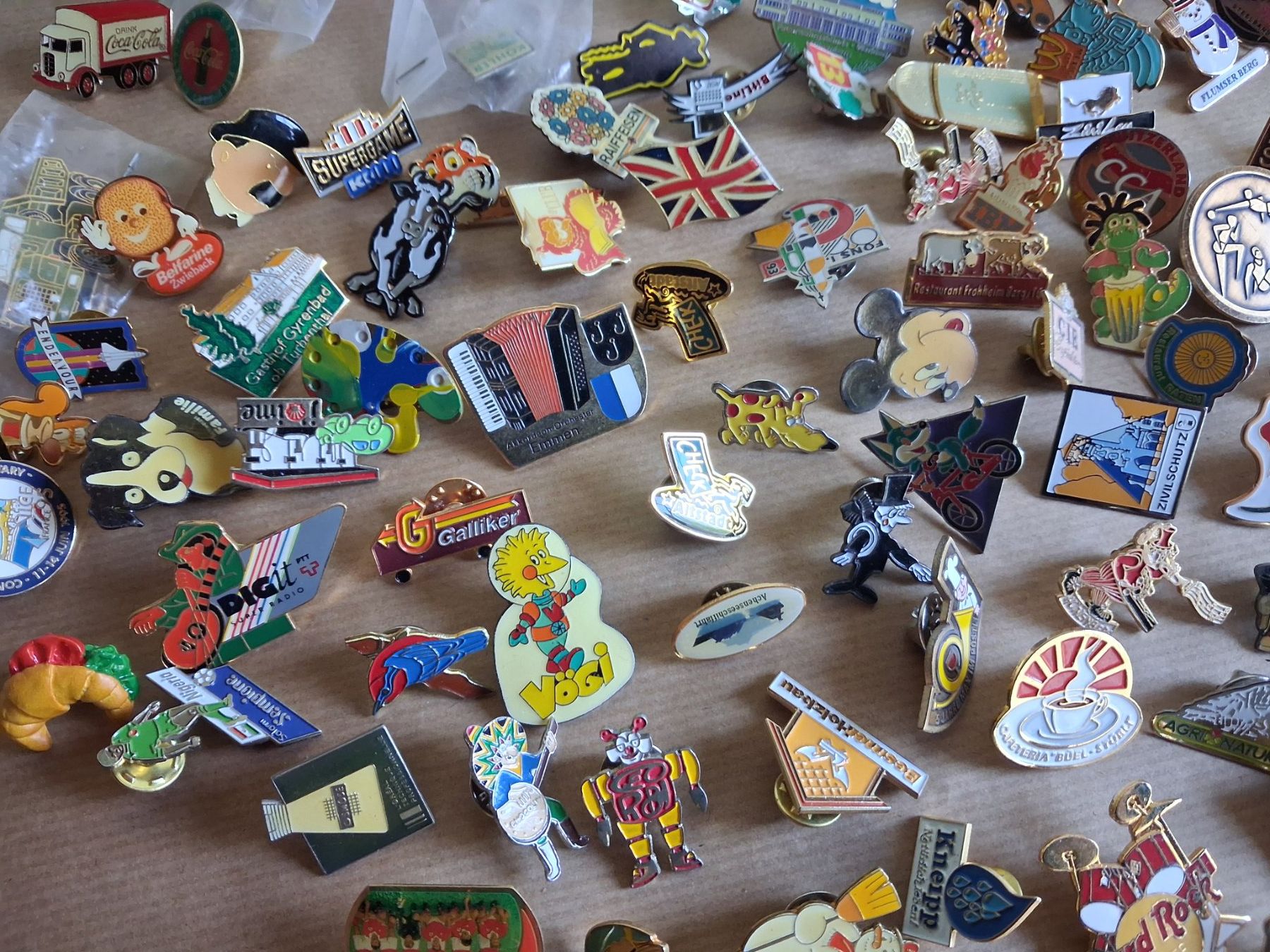 Placchette & Badge: a/ 100+ Pins mit Verschluss – Usato da Hagendorn venduto da siwasi3 9