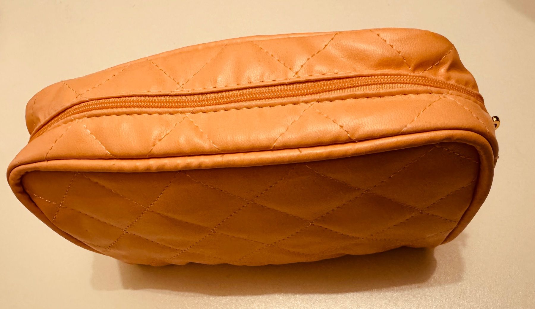 Custodie per cosmetici: Trousse by LILITH CALLAGHAN, couleur pêche – Nuovo (secondo la descrizione) da Genève venduto da Murmurs 2