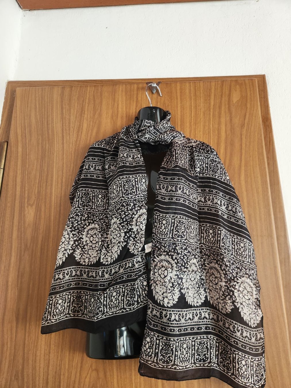 Foulard & Sciarpe: Foulard imprimé 100% soie  – Usato da Niedergösgen venduto da Eva2410