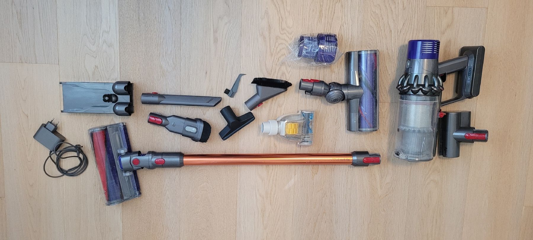Dyson Aspirapolveri & Accessori: Dyson V10 Absolute Cordless Vacuum. – Difettoso da Immensee venduto da marcobe72