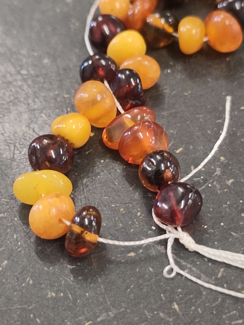 Catenine: Bakelit Halskette verschiedene Orange/Rottöne – Usato da Pratteln venduto da Cartonsducoeur_bl 4