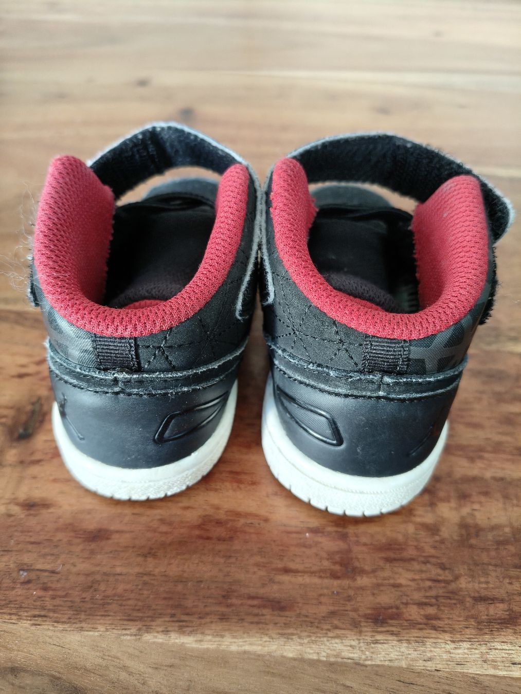 Scarpe per ragazzi: Jordan Sneaker schwarz Grösse 22  – Usato da Grüningen venduto da Mr.Michi 1