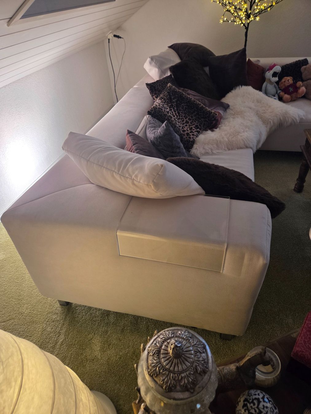 Sofas: Grosses helles Sofa mit div. Kissen – Gebraucht aus Guntershausen von luckyzucky 3
