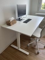 Höhenverstellbarer Schreibtisch