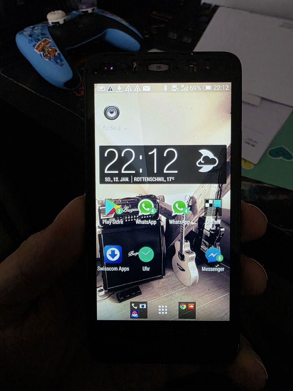 HTC Telefoni cellulari / Smartphones: HTC Smartphone funktioniert eigentlich nur klappe oben fehlt – Usato da Affoltern am Albis venduto da Piten707 1
