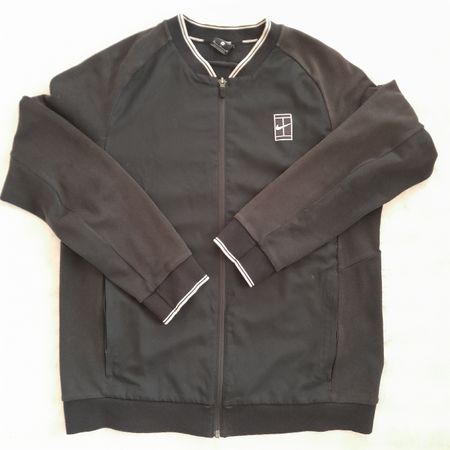 Veste NikeCourt noire, taille M, parfait pour le sport!