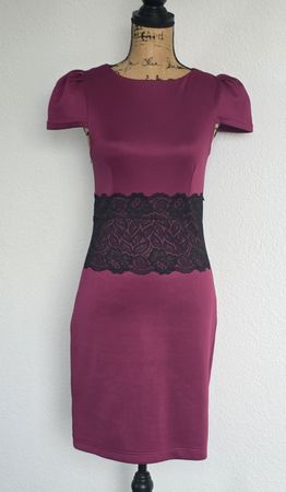 Burgunder Kleid mit Spitze – Eleganter Hingucker! Grösse M