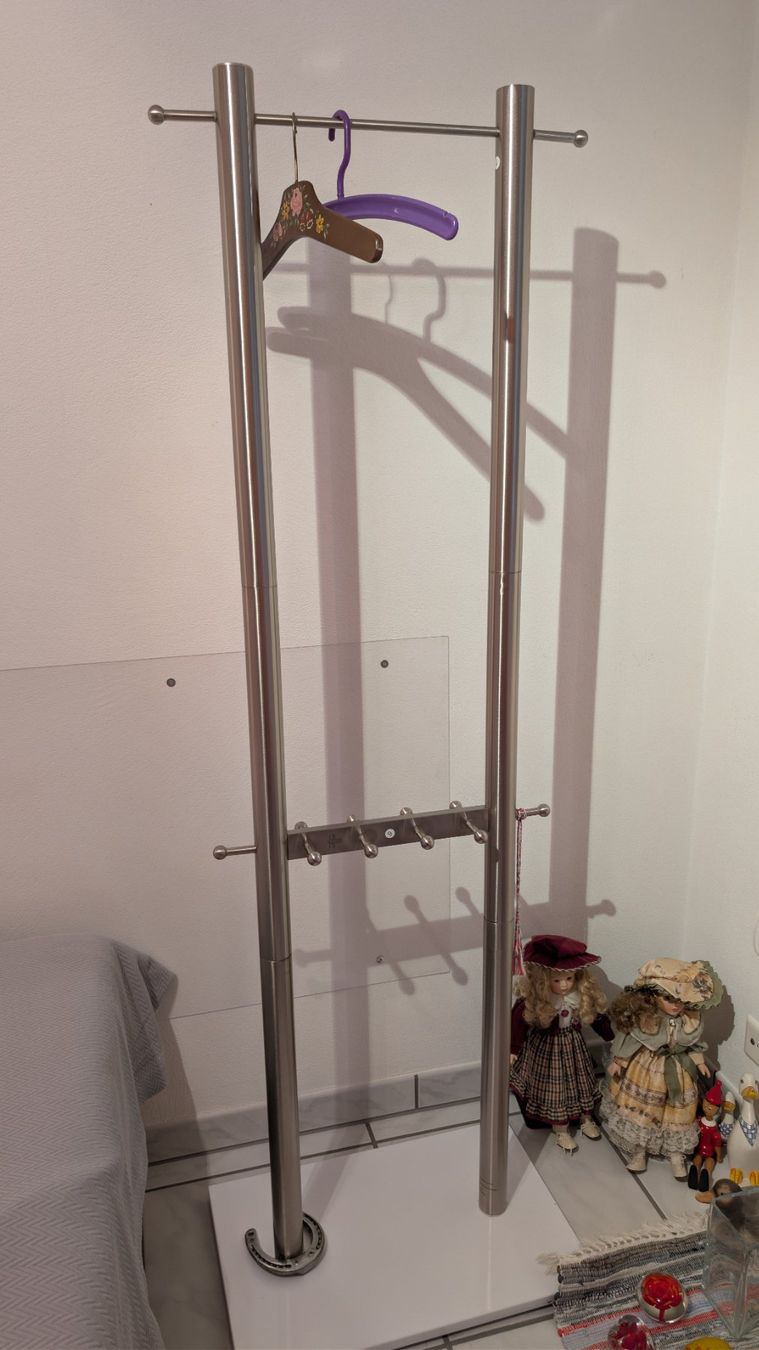 Garderobe: Garderobenständer – Gebraucht aus Zizers von Stern112